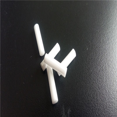 Het machinebewerkbare 550MPa-Gele Wit van Zirconiumdioxyde Ceramische Staven 3.9g/Cm3